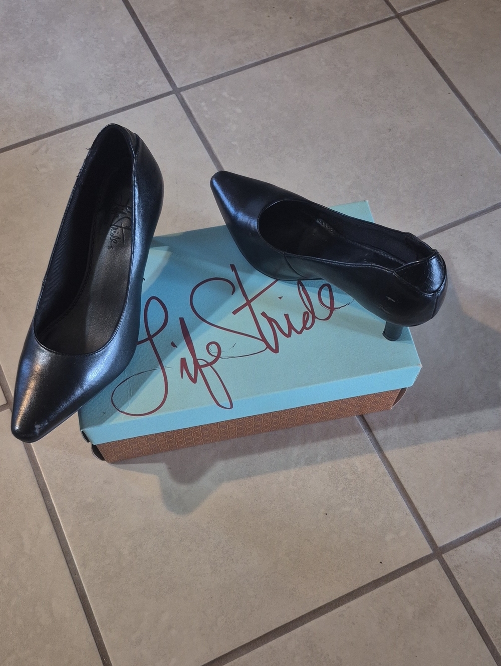 Life Stride Black Pointed-Toe Low Heel Pumps